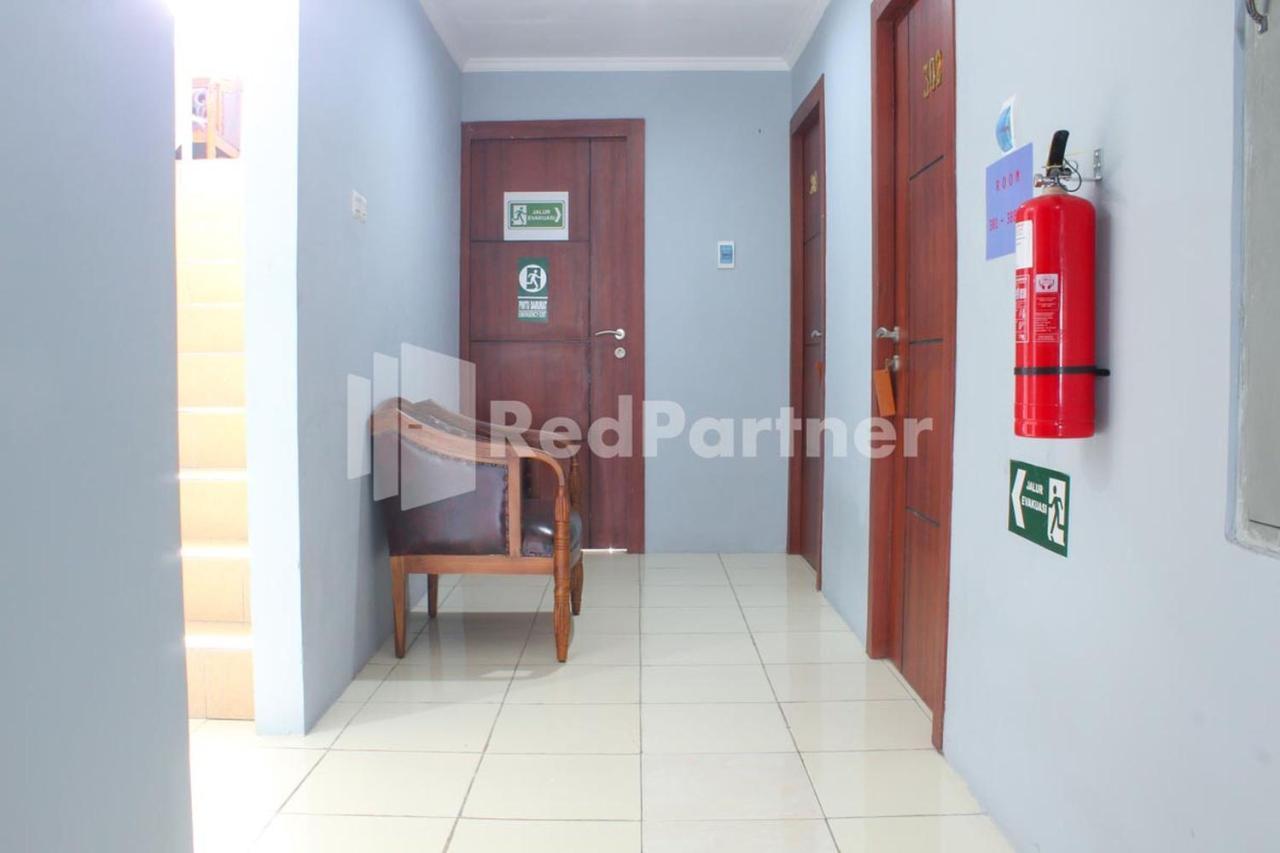 Brahma Hotel RedPartner Jakarta Bagian luar foto
