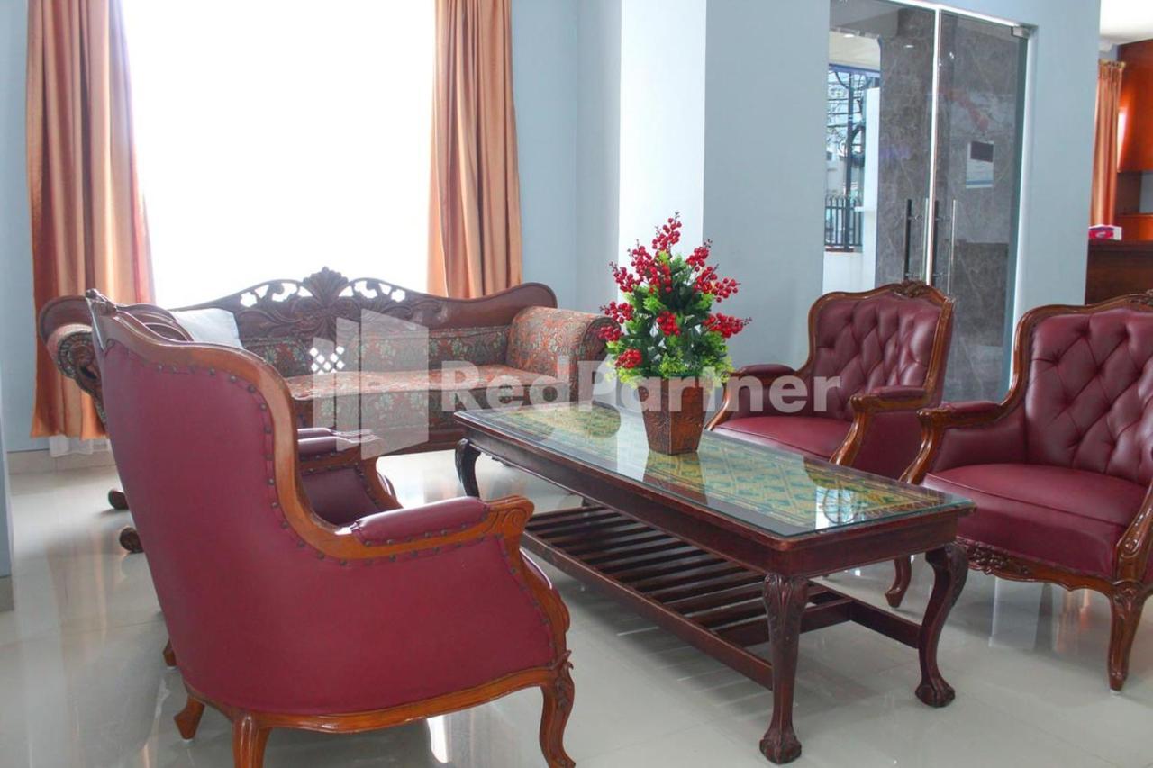 Brahma Hotel RedPartner Jakarta Bagian luar foto