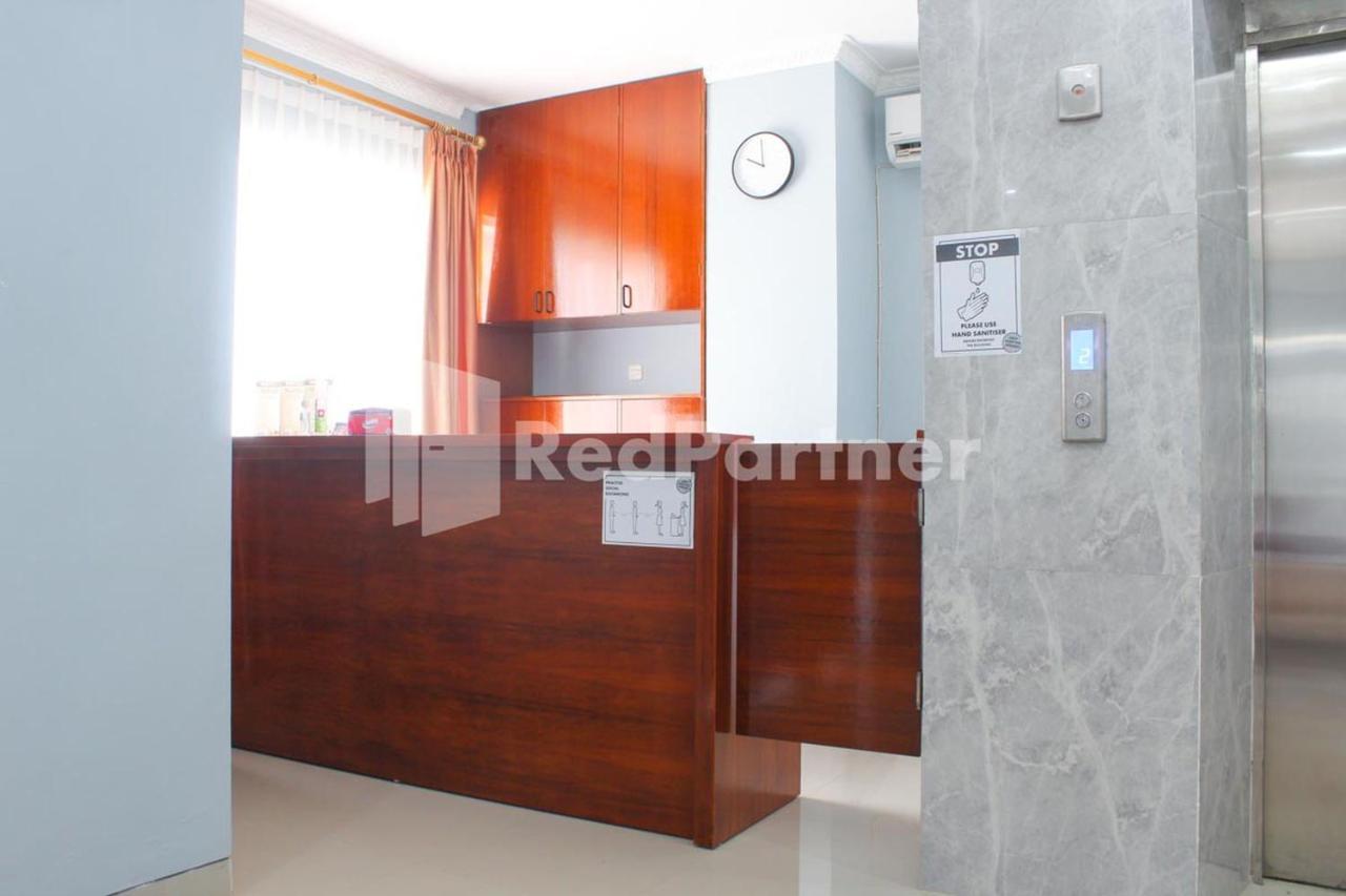 Brahma Hotel RedPartner Jakarta Bagian luar foto