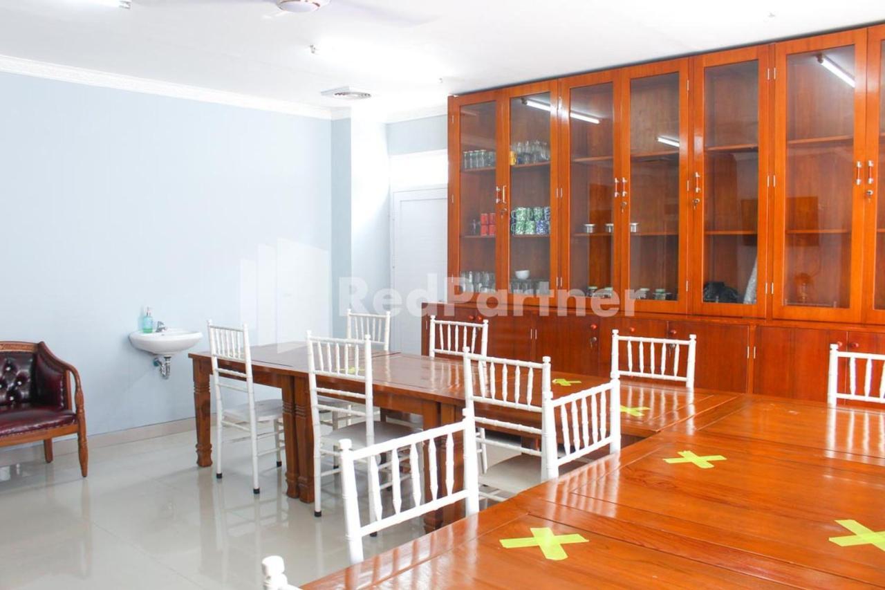 Brahma Hotel RedPartner Jakarta Bagian luar foto