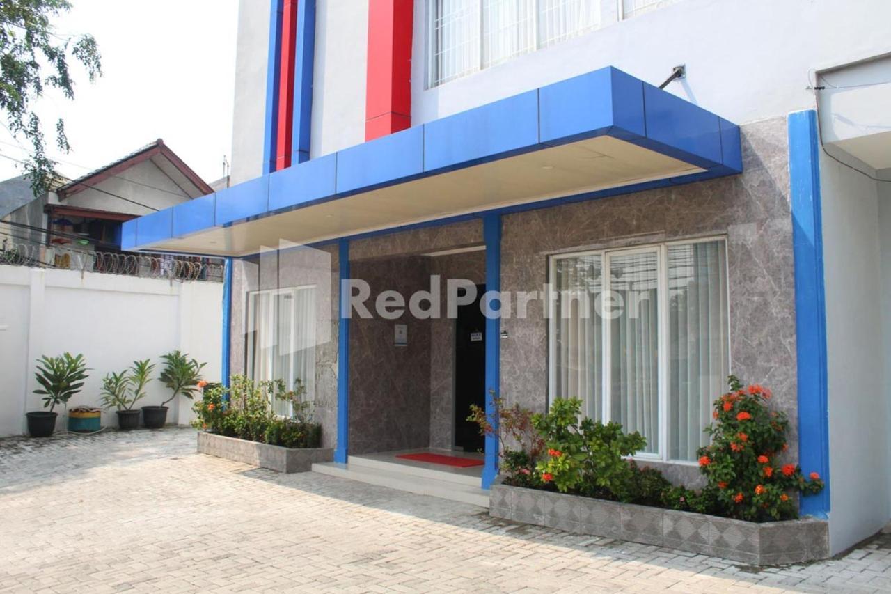 Brahma Hotel RedPartner Jakarta Bagian luar foto