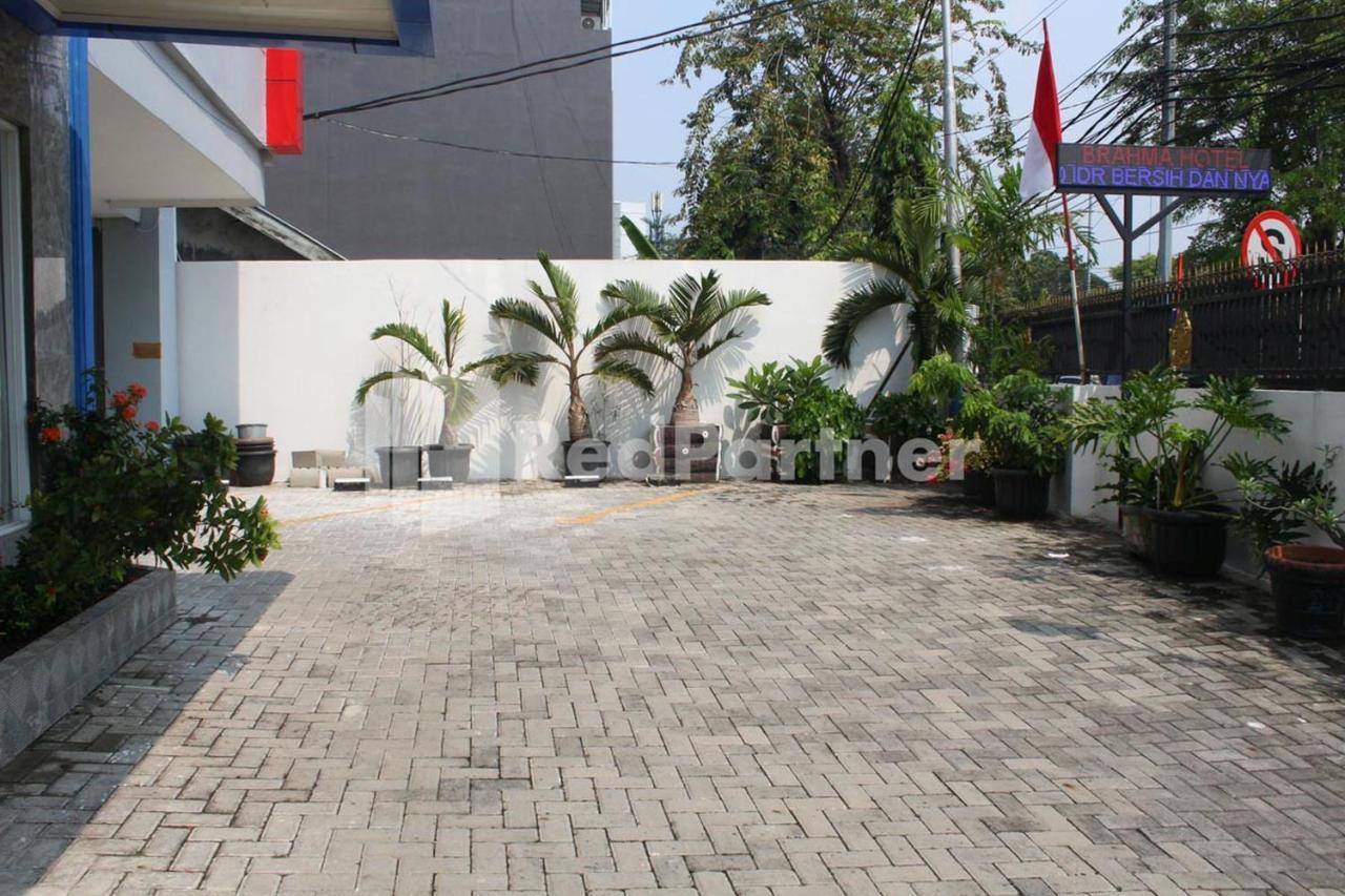 Brahma Hotel RedPartner Jakarta Bagian luar foto